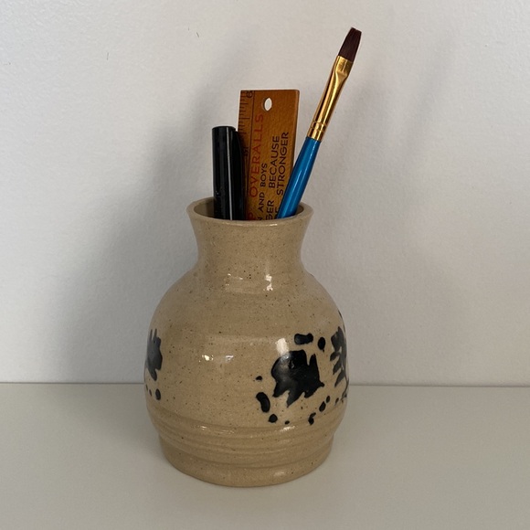 Handmade signed pottery vase neutral - Picture 4 of 5